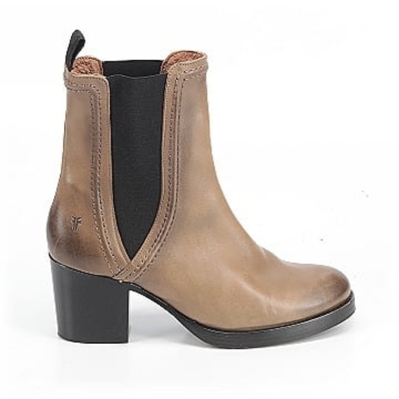 FRYE Jean Leather Chelsea Booties, Stone Size 10 M  (MSRP $328.00)